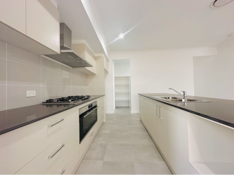 71 Covella Boulevard, GREENBANK House for rent Listed by Worldlink