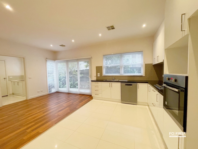 27 Normanby Pl, Windsor Apartment for rent Listed by Residential Management Team of Fox First