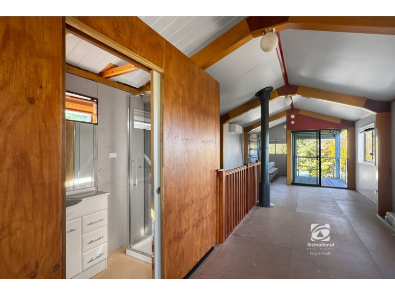 4 Gay Street, Lakes Entrance House for rent Listed by Toni Bradford