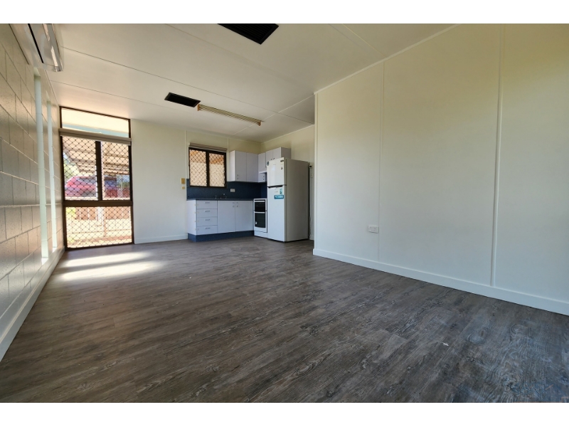 1/24 Camooweal Street Mornington QLD 4825