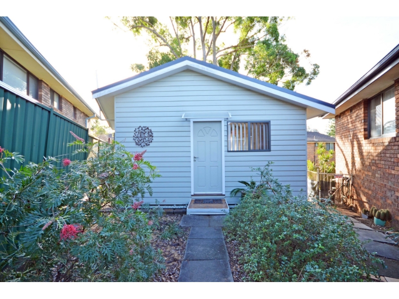 36a Nicholson Crescent, Kings Langley House for rent Listed by