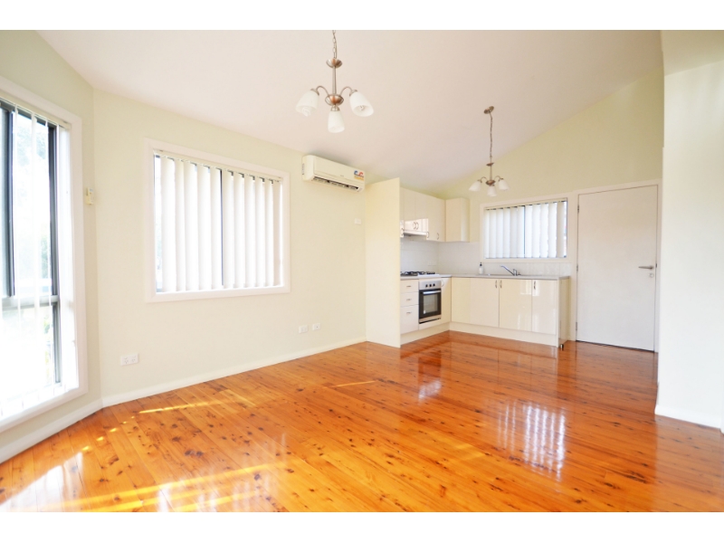 36a Nicholson Crescent, Kings Langley House for rent Listed by