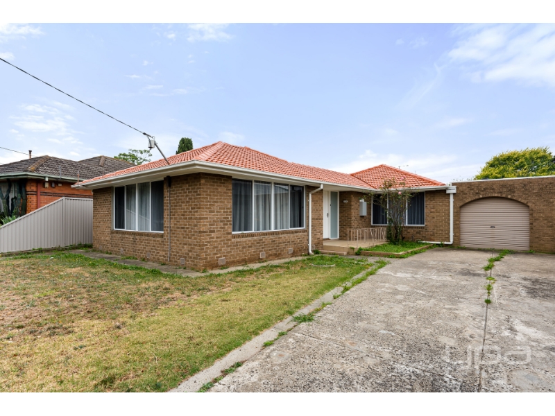 30 Goodwood Crescent, Gladstone Park House for rent Listed by Stella