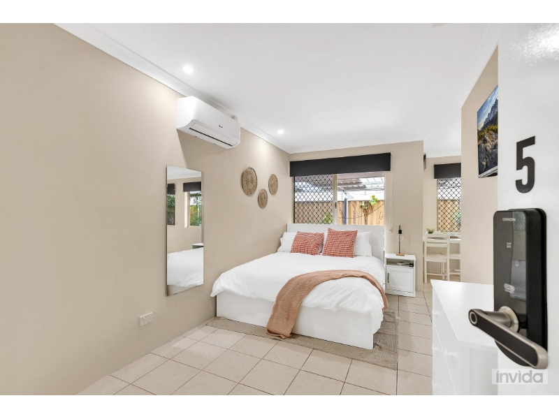 Furnished Room In A Shared House With Wifi And Utilities Included. image 5