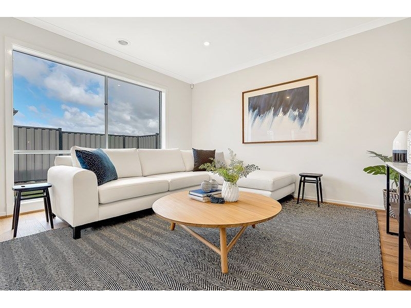 6 Angophora Crescent, Craigieburn House for rent Listed by William