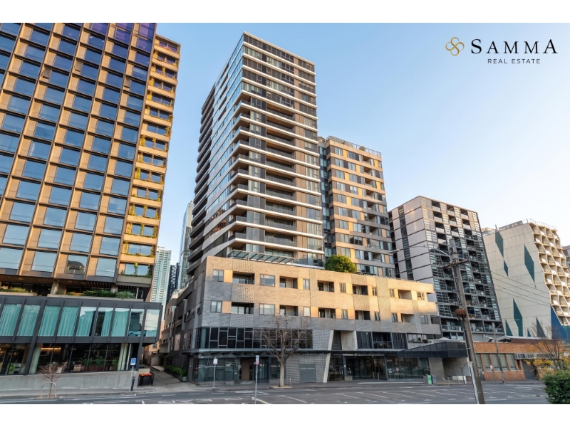 Prime Docklands Living: Stylish 1-Bedroom Apartment with Pool, Spa, and Gym Access