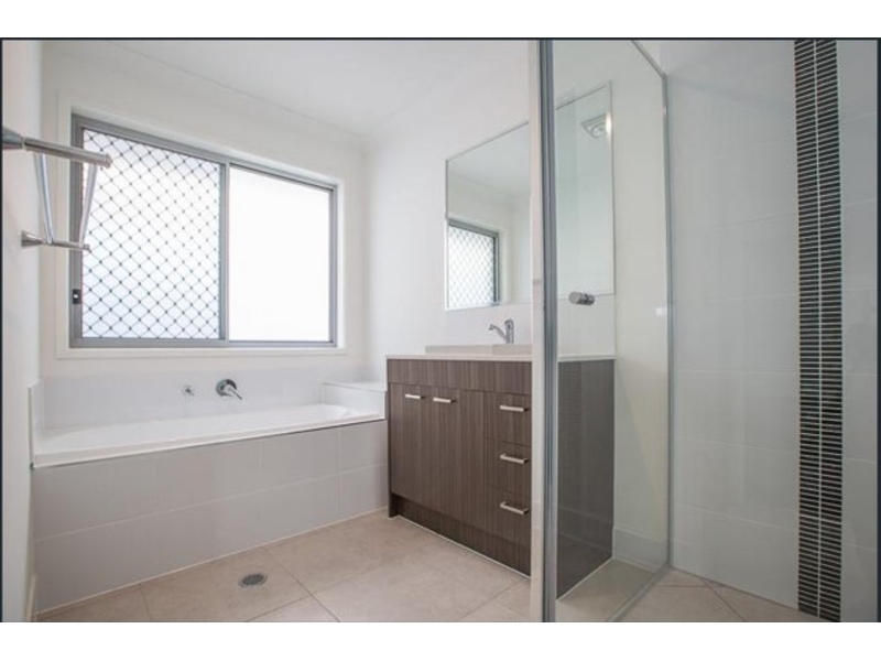 27 Greenstone Street, YARRABILBA House for rent Listed by Elena Toth