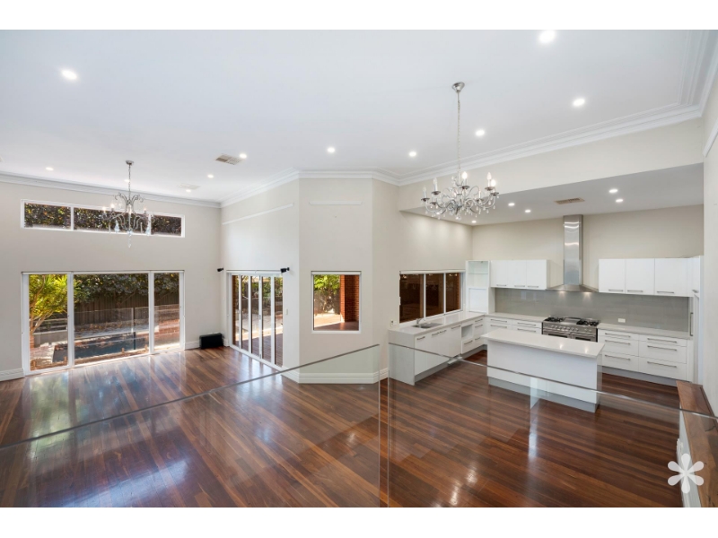 12 Elizabeth Street, BAYSWATER House for rent Listed by Michele