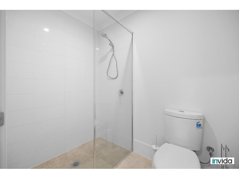 Fully Furnished Private, Lockable Ensuite Room In A Brand New Shared House In New Estate. Close To Lake, Iga, Shops thumbnail 5