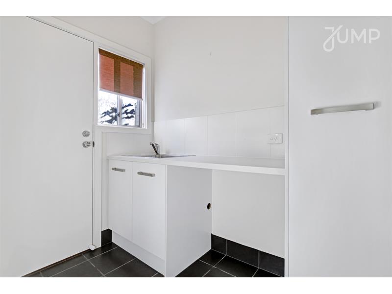 2B St Johns Avenue South, RENOWN PARK House for rent Listed by Lou