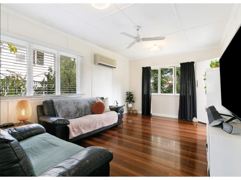 10 Fingal Street, Tarragindi House for rent Listed by Summer