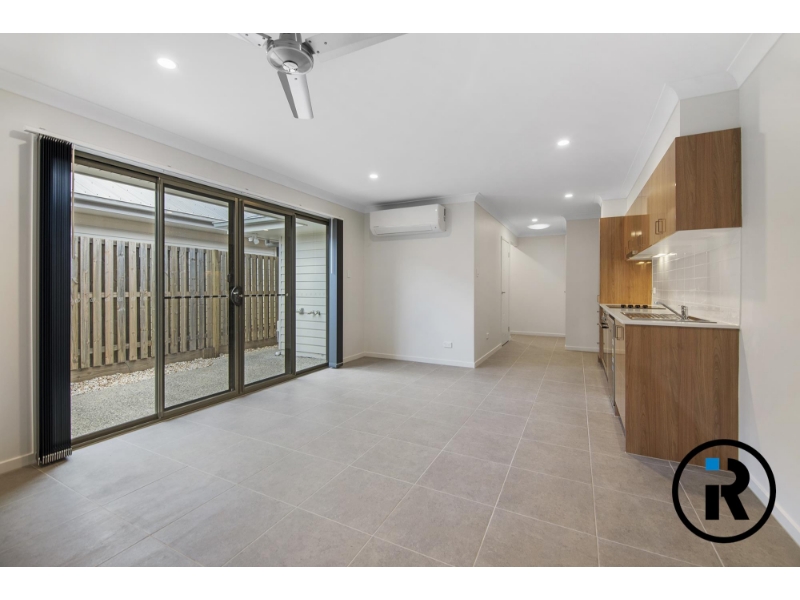 2/58 Wicker Road, Park Ridge Townhouse for rent Listed by Leasing