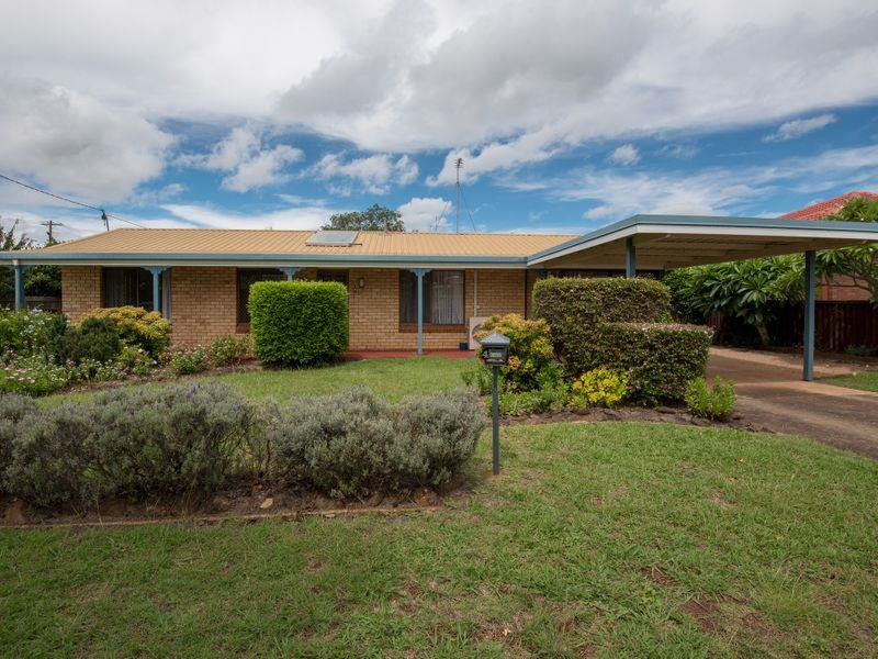 4 Hazel Street CENTENARY HEIGHTS QLD 4350