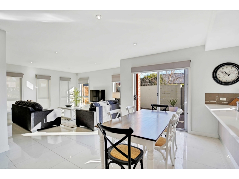1/16 Hart Street, NEWSTEAD Townhouse for rent Listed by Elizabeth