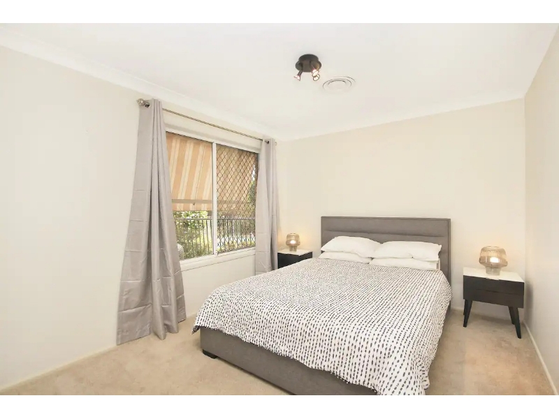 15 Seabreeze Street, Paradise Point House for rent Listed by Mellissa