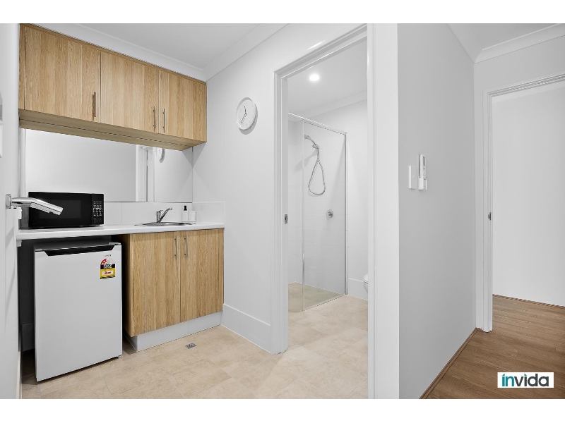 Fully Furnished Private, Lockable Ensuite Room In A Brand New Shared House In New Estate. Close To Lake, Iga, Shops