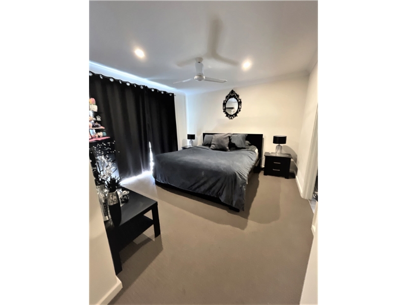 72 Bridgewater Boulevard, ERSKINE House for rent Listed by Courtney