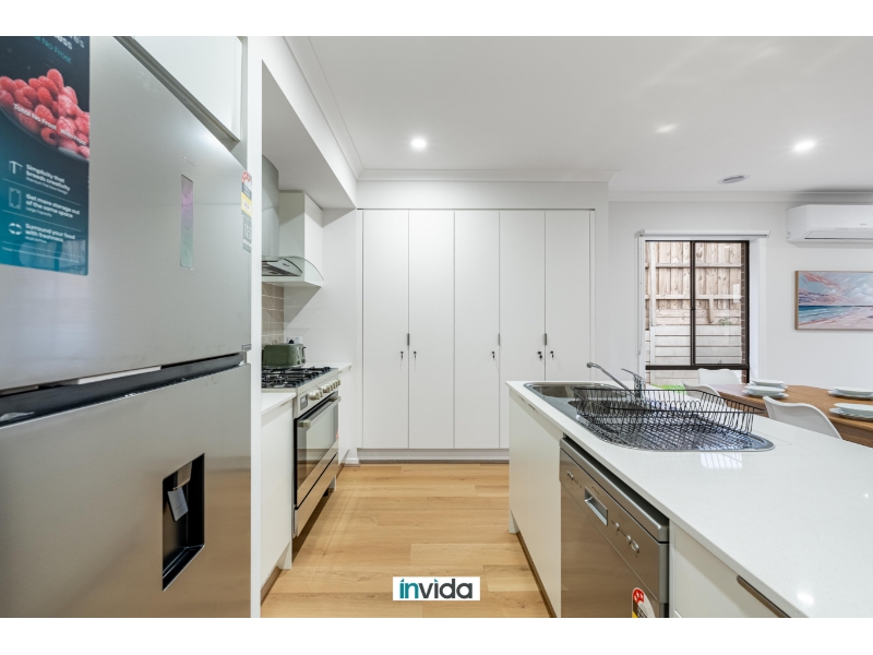 Train To The City, Trails To The Green - This New Wallan Shared House Has It Both - Private, Lockable Ensuite Room Avaible Now! Internet & Bills Inclu thumbnail 3