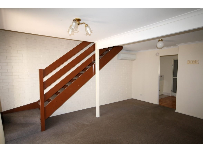 11/176 Ewing Rd, Woodridge Townhouse for rent Listed by Elena Toth of D.r Property Management