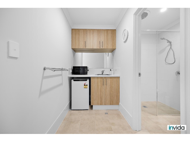 Fully Furnished Private, Lockable Ensuite Room In A Brand New Shared House In New Estate. Close To Lake, Iga, Shops thumbnail 4