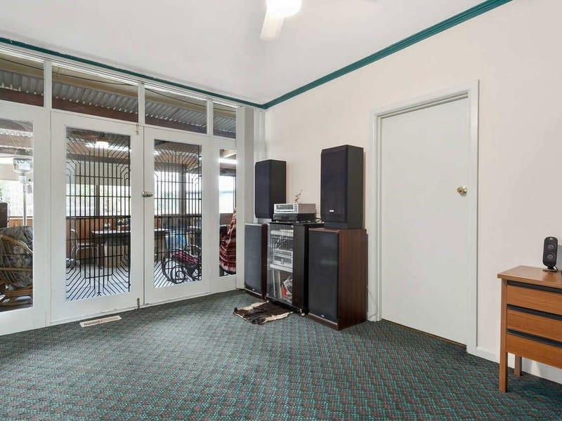 89 Forest Road, FERNTREE GULLY House for rent Listed by Edy Chandra