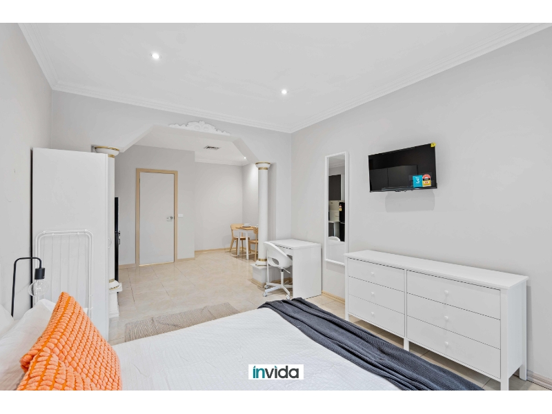 4/33 Tiffany Cres Roxburgh Park VIC 3064