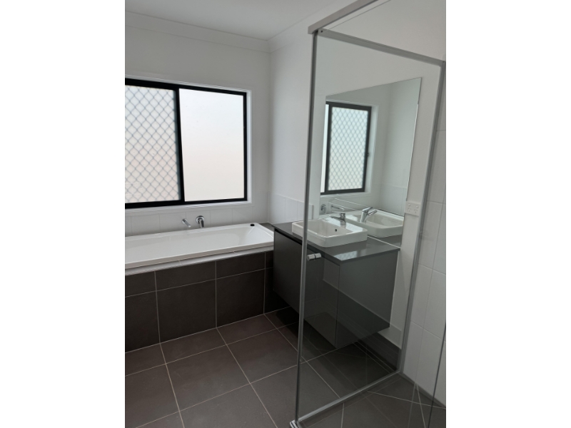 37 Livistona St, Redland Bay House for rent Listed by Rentals Team of