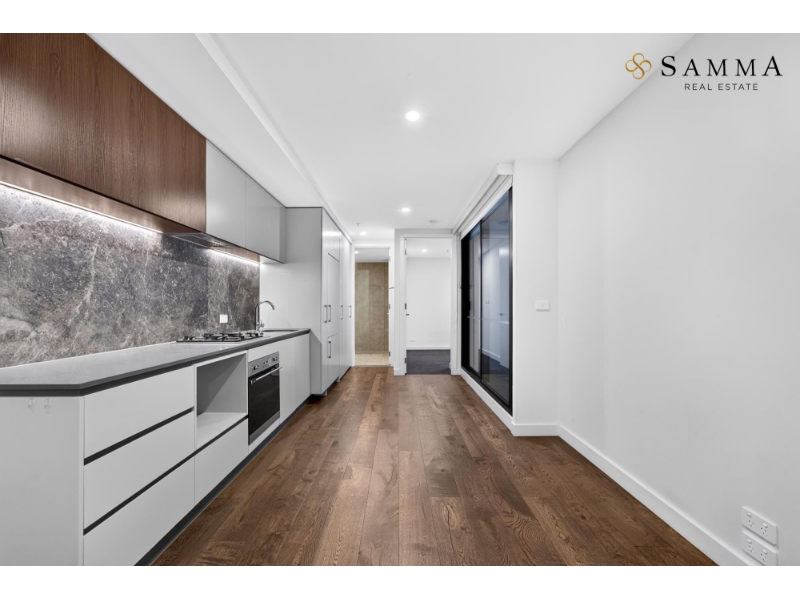 Prime Docklands Living: Stylish 1-Bedroom Apartment with Pool, Spa, and Gym Access