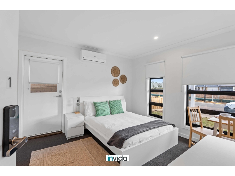 1/8 Peachtree Ave Deanside VIC 3336