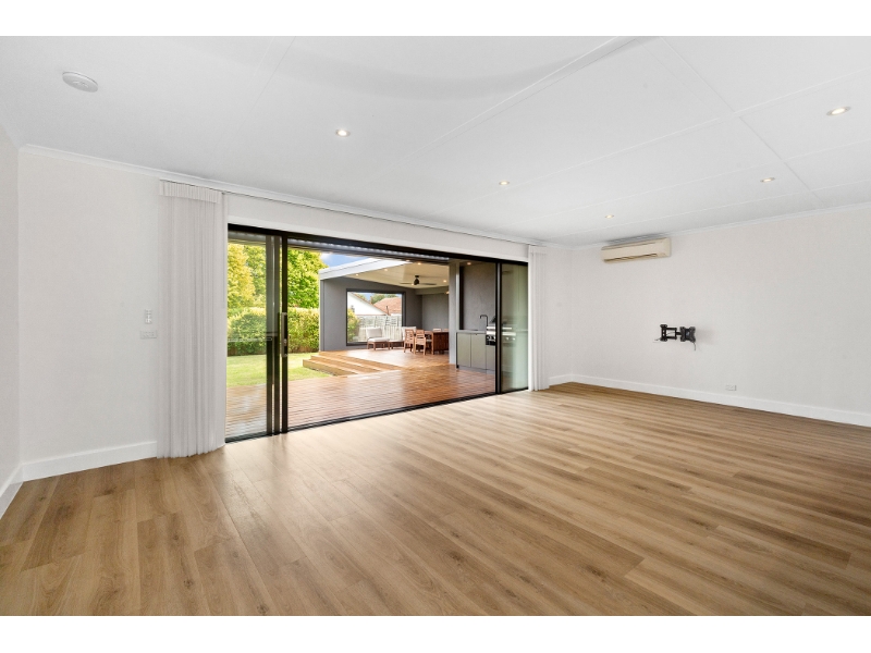 19 Gilbert Grove, Bentleigh House for rent Listed by Daniel Hatchuel