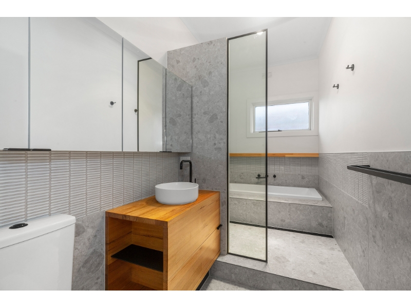 19 Gilbert Grove, Bentleigh House for rent Listed by Daniel Hatchuel