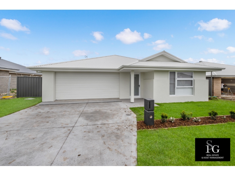 15 Oakmont Close, Heddon Greta House for rent Listed by Sharla Spiby