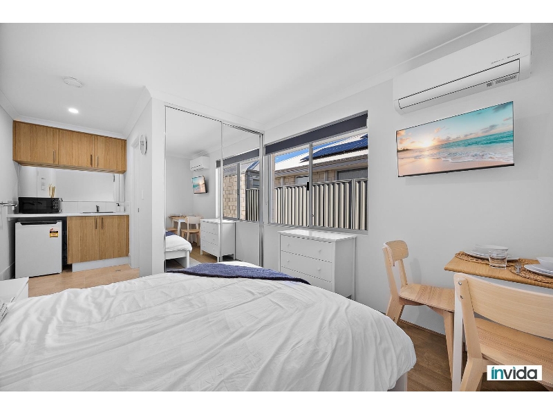 FULLY FURNISHED PRIVATE, LOCKABLE ENSUIT...