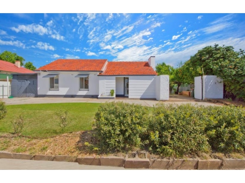 443 Cross Road, South Plympton House for rent Listed by Stephen Drury