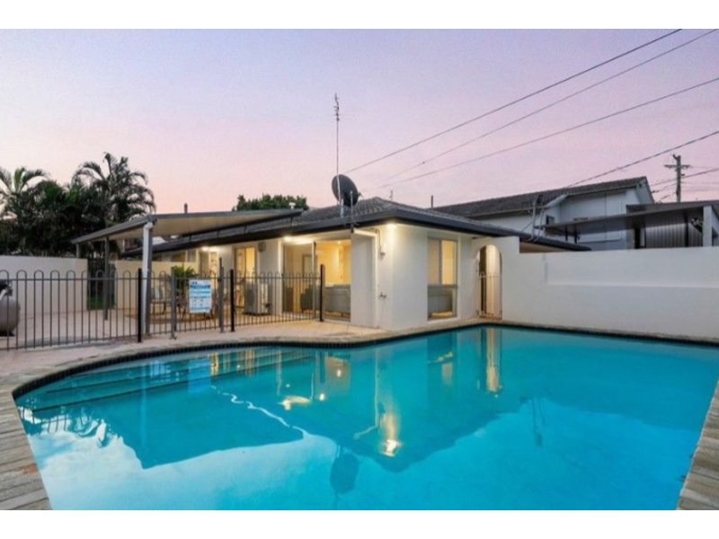 3 Dolphin Street MacGregor QLD 4109