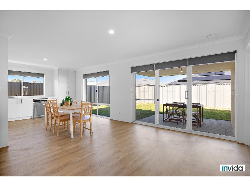 Fully Furnished Private, Lockable Ensuite Room In A Brand New Shared House In New Estate. Close To Lake, Iga, Shops thumbnail 9