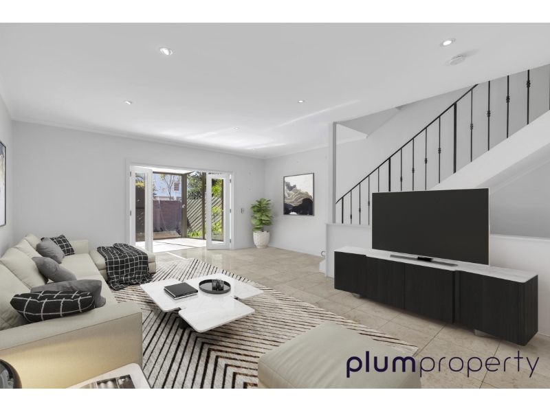 3/1 Jerdanefield Road, St Lucia Townhouse for rent Listed by Sarah