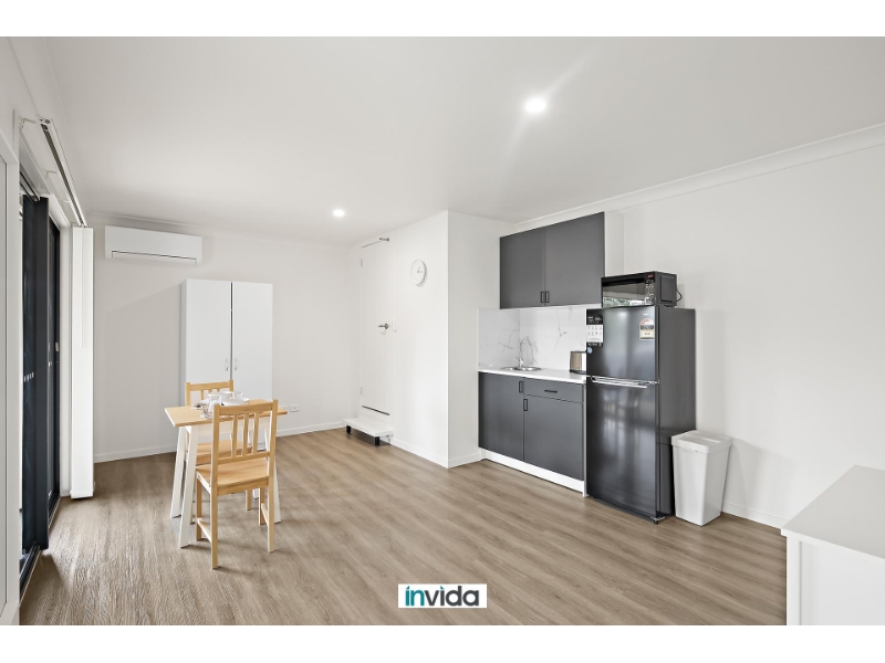 Private Room With Your Own Ensuite & Kitchenette, In Modern Shared House. Bills & Internet Included. Multiple Rooms Available! image 2