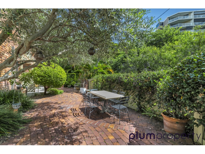 3/1 Jerdanefield Road, St Lucia Townhouse for rent Listed by Sarah