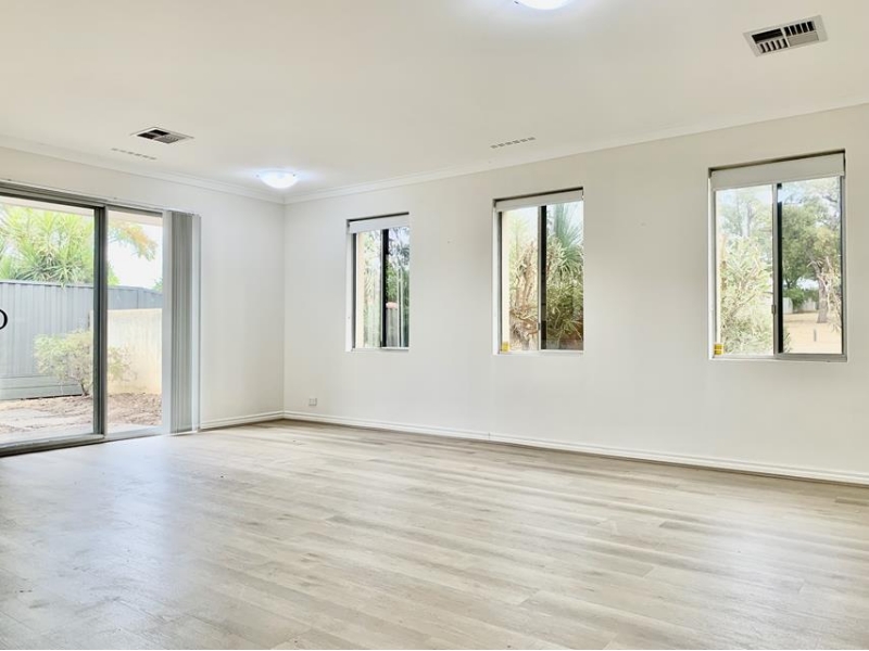 74 Hillwood Avenue, Warwick House for rent Listed by Erica Kilmurray