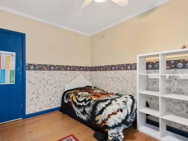 89 Forest Road, FERNTREE GULLY House for rent Listed by Edy Chandra