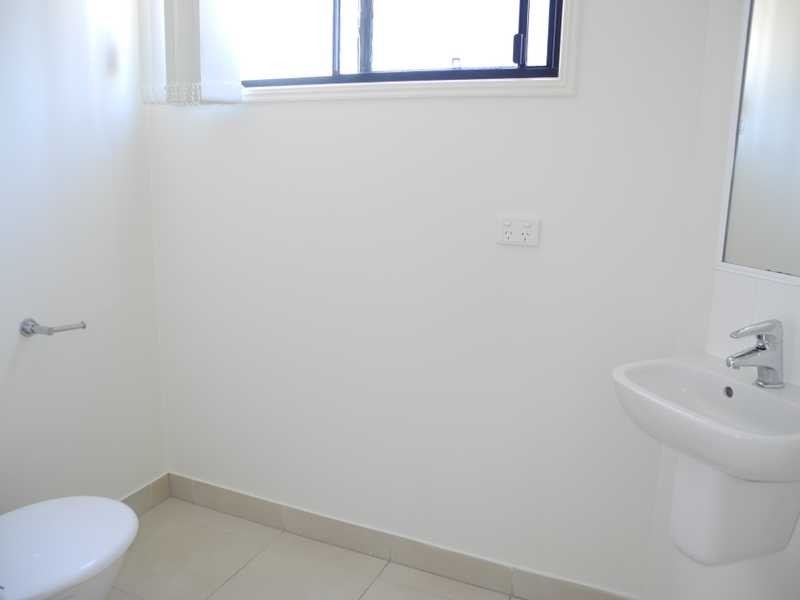 5/10 Arthur Street, BOYNE ISLAND Townhouse for rent Listed by