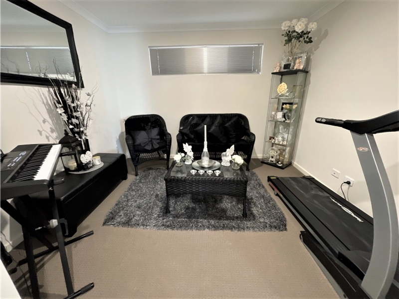 72 Bridgewater Boulevard, ERSKINE House for rent Listed by Courtney