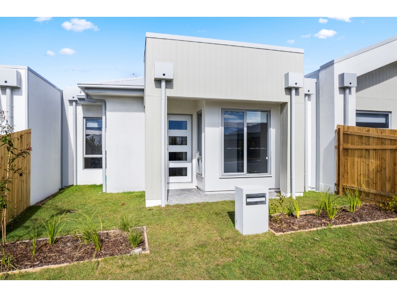 Move Condamine 19 Condamine Street, South Ripley House for rent | Listed by Opencorp ...