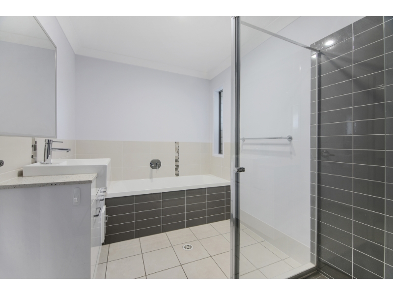 34 Derwent Close, Holmview House for rent Listed by of Image Realty Springwood &