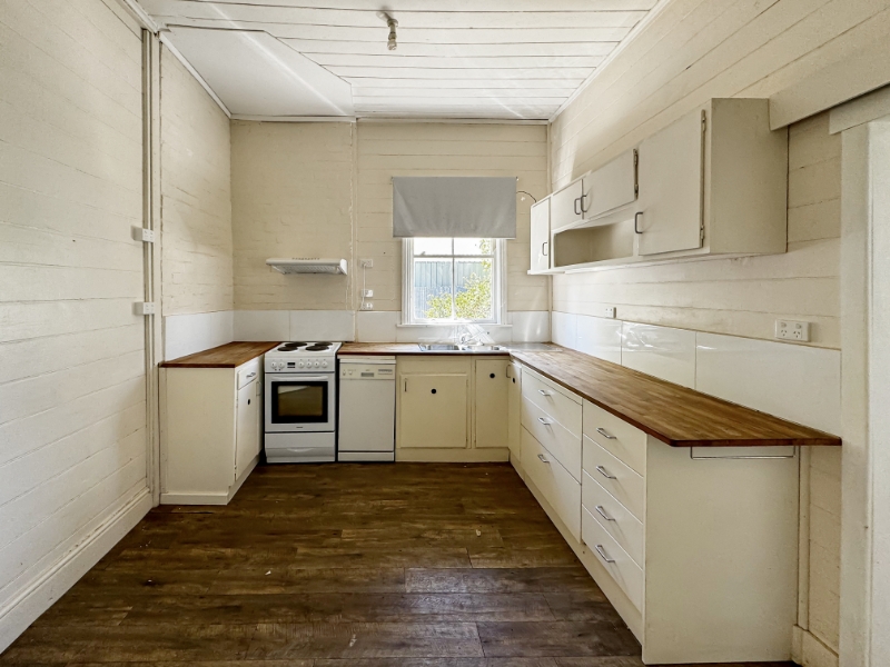 32 King Street, Coonabarabran House for rent Listed by Rachael Picton of Managed By Kate