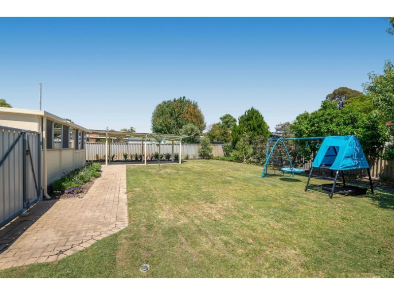 21 Pembury Road, Thornlie House for rent Listed by Dani Dzapasi of