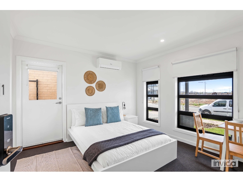 21 Alrose Grove Deanside VIC 3336