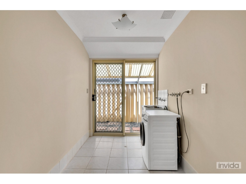 Furnished Room In A Shared House With Wifi And Utilities Included. image 8