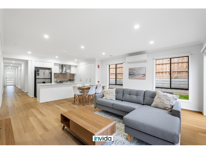 Train To The City, Trails To The Green - This New Wallan Shared House Has It Both - Private, Lockable Ensuite Room Avaible Now! Internet & Bills Inclu thumbnail 4